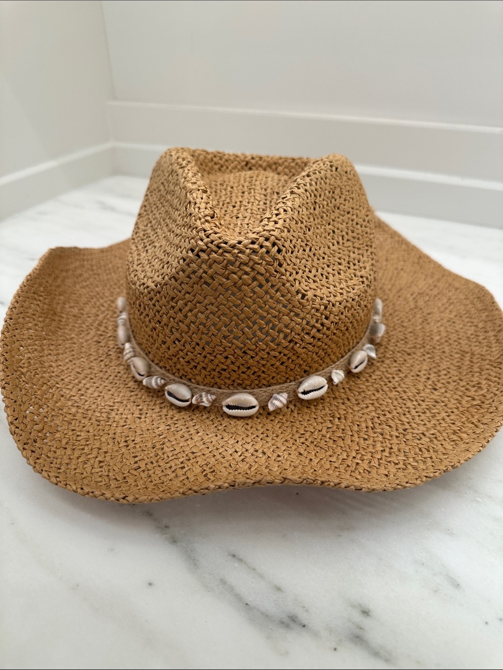 Pink Lily Straw Beach Fedora Hat with Shell Trim - Tan. Like new